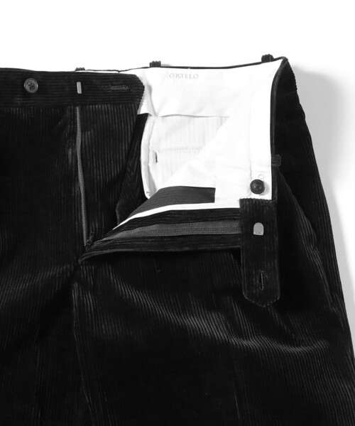 BEAMS F(ビームスエフ)の「【別注】ORTELO / ミックスファブリック コーデュロイ 1プリーツ ワイドスラックス(スラックス・メンズ・ブラック・50/48/46/44/42)」の5枚目の写真