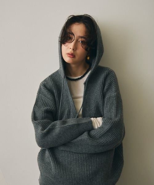 Trish(トリッシュ)の「ニットフードパーカー(ニット/セーター・レディース・ブラウン/チャコールグレー・MEDIUM)」の1枚目の写真