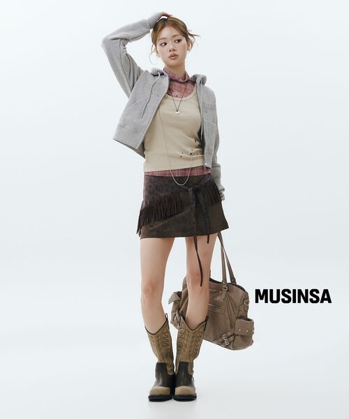 DEINET(ダイニット)の「STUD POCKET BIG BAG IN KHAKI(ショルダーバッグ・レディース・その他・FREE)」の2枚目の写真