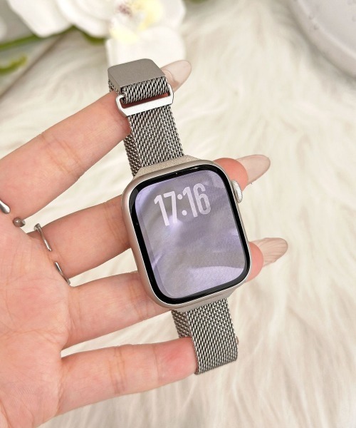 Fun & Daily（ファンアンドデイリー）の「Stainless Mesh Apple Watch Band  / アップルウォッチバンド（デジタル腕時計・レディース・シルバー/ブラック・A/B）」の2枚目の写真