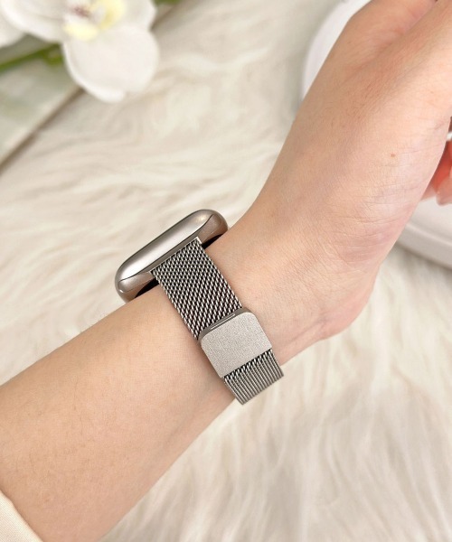 Fun & Daily（ファンアンドデイリー）の「Stainless Mesh Apple Watch Band  / アップルウォッチバンド（デジタル腕時計・レディース・シルバー/ブラック・A/B）」の6枚目の写真
