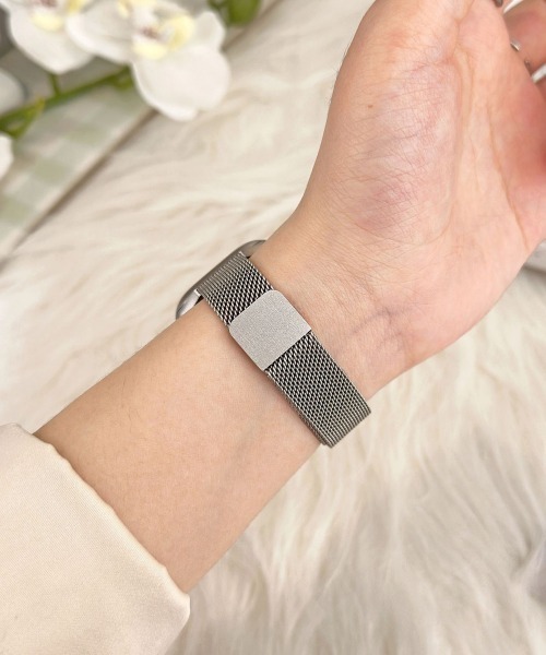 Fun & Daily（ファンアンドデイリー）の「Stainless Mesh Apple Watch Band  / アップルウォッチバンド（デジタル腕時計・レディース・シルバー/ブラック・A/B）」の7枚目の写真