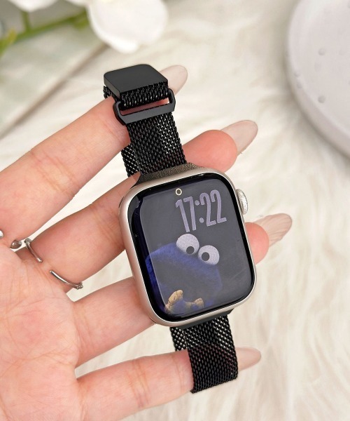Fun & Daily（ファンアンドデイリー）の「Stainless Mesh Apple Watch Band  / アップルウォッチバンド（デジタル腕時計・レディース・シルバー/ブラック・A/B）」の8枚目の写真