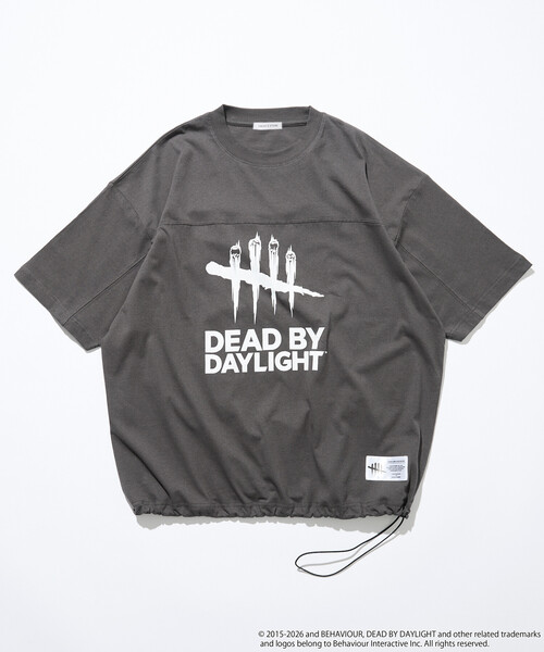FREAK'S STORE（フリークスストア）の「限定展開 DEAD BY DAYLIGHT 別注 ビッグロゴ ヘムコード フットボールTシャツ（Tシャツ/カットソー・メンズ・ホワイト/グレー/ブラック・MEDIUM/LARGE/X-LARGE）」の12枚目の写真