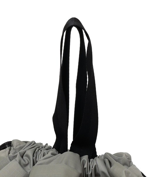 THE NORTH FACE（ザノースフェイス）の「THE NORTH FACE: PF サック パック（バックパック/リュック・メンズ・ブラック/ダークグレー・ONE SIZE）」の5枚目の写真
