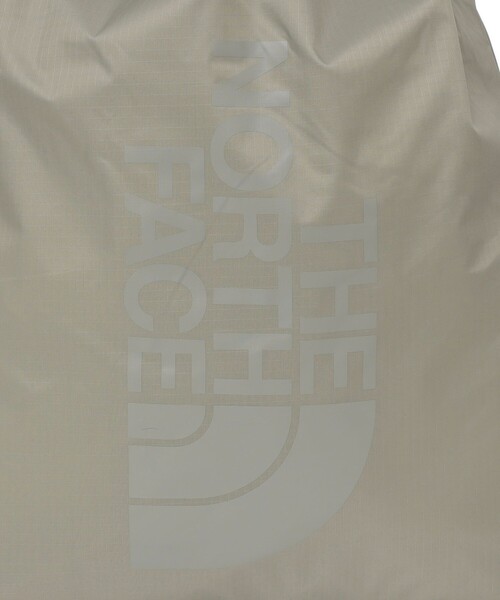 THE NORTH FACE（ザノースフェイス）の「THE NORTH FACE: PF サック パック（バックパック/リュック・メンズ・ブラック/ダークグレー・ONE SIZE）」の6枚目の写真