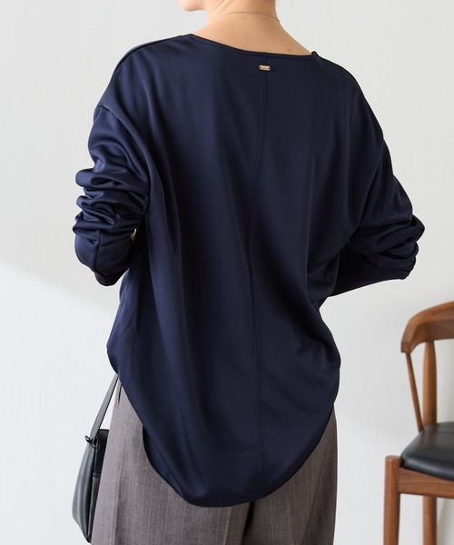 COLLAGE GALLARDAGALANTE(コラージュガリャルダガランテ)の「オフィスカジュアル/ブラウス見え/ライトサテンダンボールプルオーバー(Tシャツ/カットソー・レディース・オフホワイト/ネイビー・FREE)」の19枚目の写真