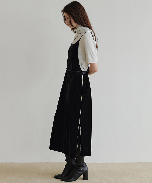 MAKE A TOAST(メイクアトースト)の「ZIPPER SIDE SLIT VELVET DRESS (BLACK) MBFFOP003BK(ワンピース・レディース・ブラック・FREE)」の2枚目の写真