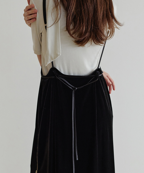 MAKE A TOAST(メイクアトースト)の「ZIPPER SIDE SLIT VELVET DRESS (BLACK) MBFFOP003BK(ワンピース・レディース・ブラック・FREE)」の3枚目の写真