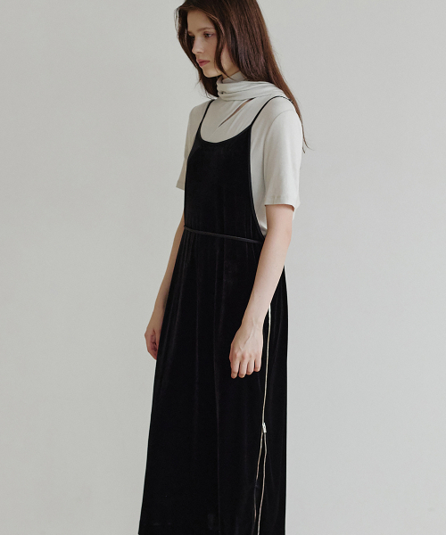 MAKE A TOAST(メイクアトースト)の「ZIPPER SIDE SLIT VELVET DRESS (BLACK) MBFFOP003BK(ワンピース・レディース・ブラック・FREE)」の5枚目の写真