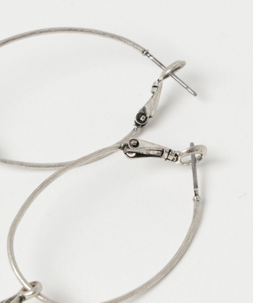 MOUSSY（マウジー）の「STAR EARRINGS（ピアス（両耳用）・レディース・ゴールド/シルバー・FREE）」の4枚目の写真