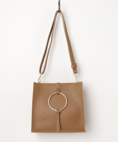 SpRay（スプレイ）の「リング付きショルダーバッグ（ショルダーバッグ・レディース・ブラック/ブラウン/ダークグリーン/キャメル/ボルドー/ネイビー/イエロー/レッド/ダークベージュ・FREE）」の4枚目の写真