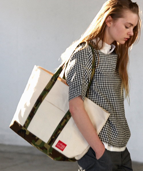 Manhattan Portage（マンハッタンポーテージ）の「Duck Fabric Tote Bag（トートバッグ・メンズ・ホワイト×ブラック/ホワイト×レッド/ホワイト×ネイビー/ウッドランド・MEDIUM）」の4枚目の写真