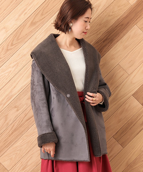 un dix cors(アンディコール)の「ボアムートンショートコート(ムートンコート・レディース・ライトグレー/チャコール・フリ-)」の12枚目の写真