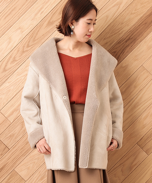 un dix cors(アンディコール)の「ボアムートンショートコート(ムートンコート・レディース・ライトグレー/チャコール・フリ-)」の5枚目の写真