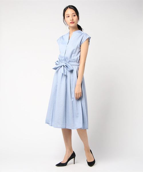 TRUDEA(トルディア)の「スキッパーネック フレンチスリーブワンピース(ワンピース・レディース・チャコールグレー/ネイビー/サックスブルー/イエロー/ブルー/ホワイト×ブルー/ホワイト×ブラック/ホワイト×ネイビー・SMALL/MEDIUM/LARGE)」の6枚目の写真