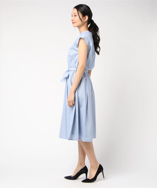 TRUDEA(トルディア)の「スキッパーネック フレンチスリーブワンピース(ワンピース・レディース・チャコールグレー/ネイビー/サックスブルー/イエロー/ブルー/ホワイト×ブルー/ホワイト×ブラック/ホワイト×ネイビー・SMALL/MEDIUM/LARGE)」の10枚目の写真