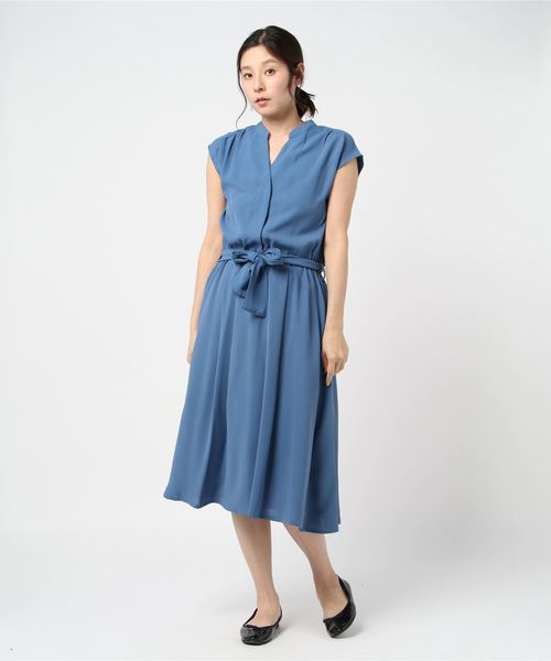 TRUDEA(トルディア)の「スキッパーネック フレンチスリーブワンピース(ワンピース・レディース・チャコールグレー/ネイビー/サックスブルー/イエロー/ブルー/ホワイト×ブルー/ホワイト×ブラック/ホワイト×ネイビー・SMALL/MEDIUM/LARGE)」の13枚目の写真