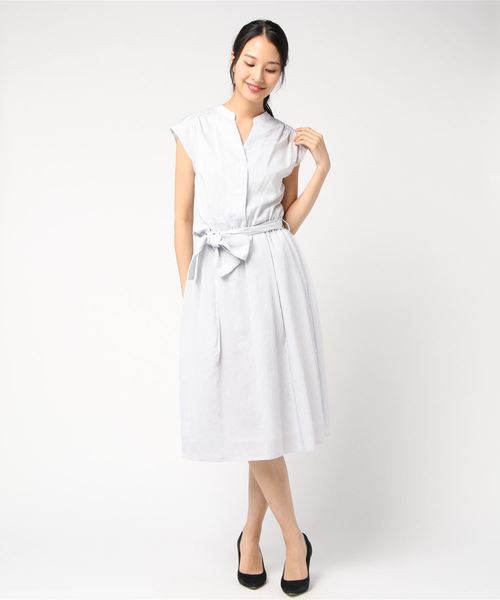 TRUDEA(トルディア)の「スキッパーネック フレンチスリーブワンピース(ワンピース・レディース・チャコールグレー/ネイビー/サックスブルー/イエロー/ブルー/ホワイト×ブルー/ホワイト×ブラック/ホワイト×ネイビー・SMALL/MEDIUM/LARGE)」の16枚目の写真