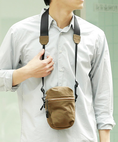 Otias(オティアス)の「オティアス Otias/CORDURA FABRIC ナイロン ショルダーバッグ(ショルダーバッグ・メンズ・ブラック/ネイビー/オリーブ/ブラウン・FREE)」の1枚目の写真