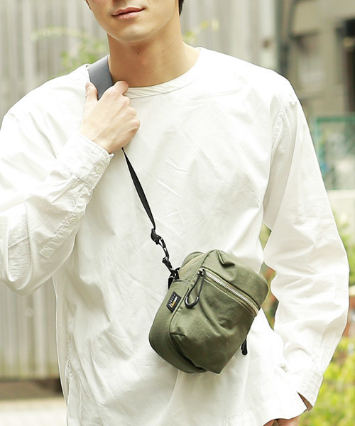 Otias(オティアス)の「オティアス Otias/CORDURA FABRIC ナイロン ショルダーバッグ(ショルダーバッグ・メンズ・ブラック/ネイビー/オリーブ/ブラウン・FREE)」の3枚目の写真