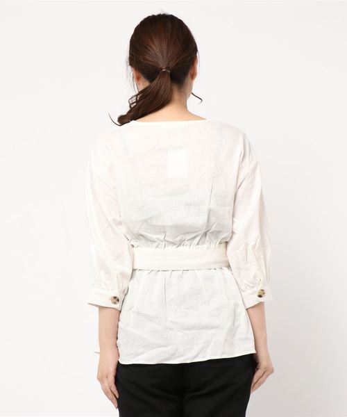 natural couture(ナチュラルクチュール)の「べっ甲調釦ウエストマークブラウス(シャツ/ブラウス・レディース・アイボリー/スミクロ/パープル系その他/ネイビー・FREE)」の5枚目の写真