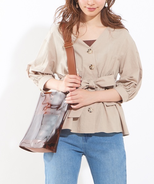 natural couture(ナチュラルクチュール)の「べっ甲調釦ウエストマークブラウス(シャツ/ブラウス・レディース・アイボリー/スミクロ/パープル系その他/ネイビー・FREE)」の3枚目の写真