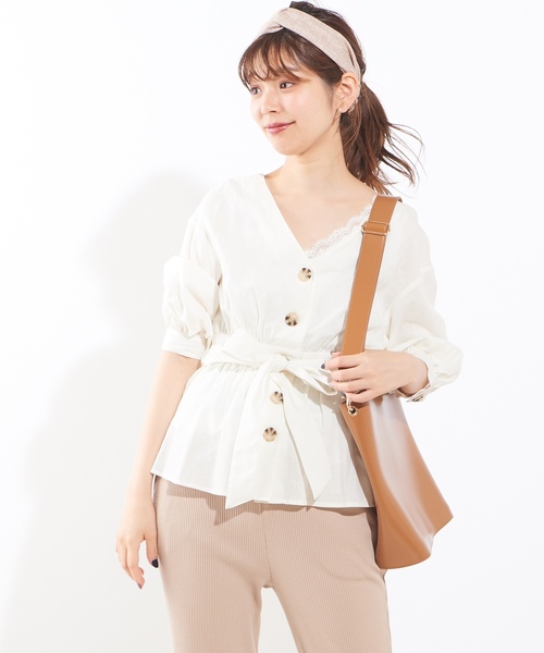 natural couture(ナチュラルクチュール)の「べっ甲調釦ウエストマークブラウス(シャツ/ブラウス・レディース・アイボリー/スミクロ/パープル系その他/ネイビー・FREE)」の2枚目の写真