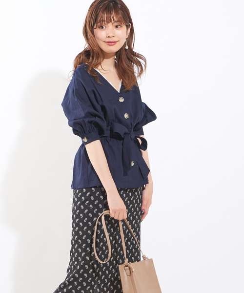 natural couture(ナチュラルクチュール)の「べっ甲調釦ウエストマークブラウス(シャツ/ブラウス・レディース・アイボリー/スミクロ/パープル系その他/ネイビー・FREE)」の21枚目の写真
