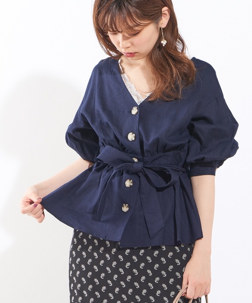 natural couture(ナチュラルクチュール)の「べっ甲調釦ウエストマークブラウス(シャツ/ブラウス・レディース・アイボリー/スミクロ/パープル系その他/ネイビー・FREE)」の20枚目の写真