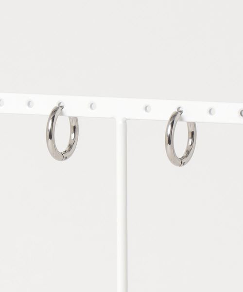 WEGO（ウィゴー）の「WEGO/ステンレスフープピアス（ピアス（両耳用）・メンズ・シルバー・SMALL/MEDIUM/LARGE/X-SMALL）」の2枚目の写真