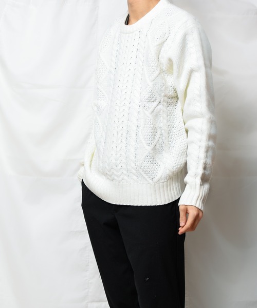 NO WAY（ノーウェイ）の「/ケーブル編みクルーネックニット/（ニット/セーター・レディース・ブラック/ダークグリーン/アイボリー/オフホワイト/グレー/ベージュ/ネイビー/マスタード/モカ/キャメル・LARGE/MEDIUM/X-LARGE）」の2枚目の写真