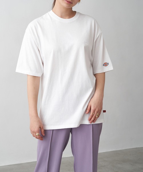 Dickies（ディッキーズ）の「Dickies ディッキーズ 別注 ロゴ刺繍 オーバーサイズ コットン S/S 半袖 ロゴTシャツ（Tシャツ/カットソー・レディース・ホワイト/ブラック/ダークグリーン/ベージュ/ネイビー/ブラウン・S/M）」の21枚目の写真