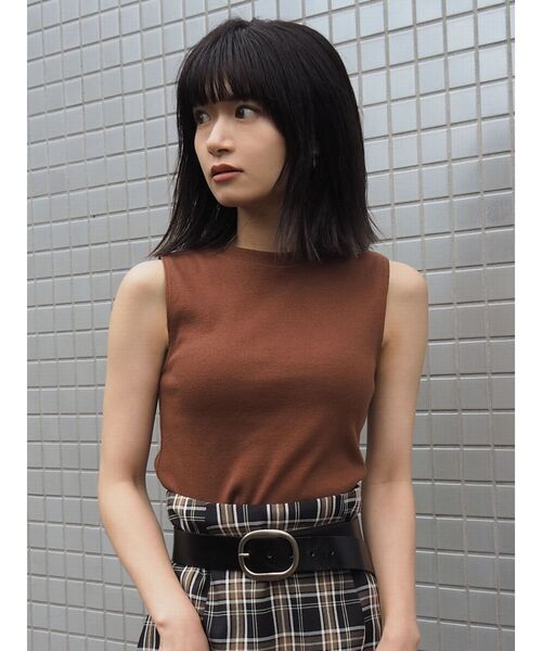 EMODA（エモダ）の「アップネックフィットタンクトップ（タンクトップ・レディース・その他/ブラウン/ホワイト/ブラック・FREE）」の9枚目の写真