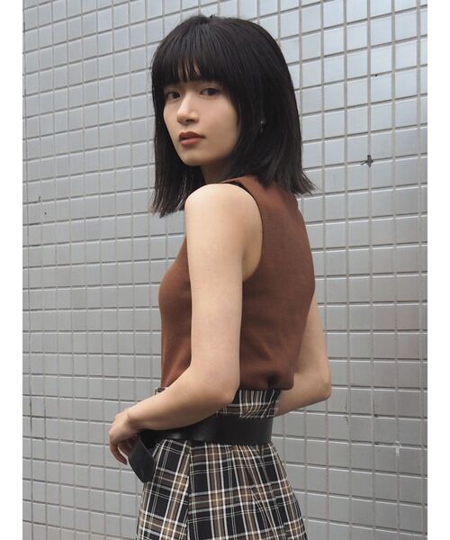 EMODA（エモダ）の「アップネックフィットタンクトップ（タンクトップ・レディース・その他/ブラウン/ホワイト/ブラック・FREE）」の10枚目の写真