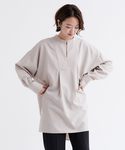 DouDou（ドゥドゥ）の「バックボタン切替シャツ（シャツ/ブラウス・レディース・チャコールグレー/ベージュ/ライトオリーブ・FREE）」の2枚目の写真