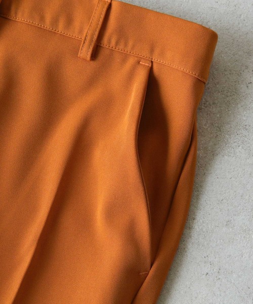 Chillfar(チルファー)の「センタープレスフレアパンツ/スラックス(スラックス・レディース・ブルー/イエロー/ブラック/アイボリー/オレンジ/ブラウン/グレイッシュベージュ/カーキ/ピンク/レッド/レンガ/ライトブラウン/グリーン/マスタード/ブルーグレー/ダークブラウン/ミント/グリーン系・MEDIUM/LARGE)」の22枚目の写真