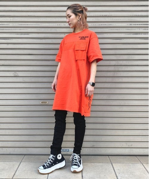 AVIREX（アヴィレックス）の「AVIREX/アヴィレックス/L-S/S FADE WASH POCK（ワンピース・レディース・オレンジ/オリーブ/オフホワイト/チャコール・FREE）」の4枚目の写真