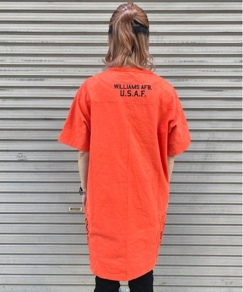 AVIREX（アヴィレックス）の「AVIREX/アヴィレックス/L-S/S FADE WASH POCK（ワンピース・レディース・オレンジ/オリーブ/オフホワイト/チャコール・FREE）」の11枚目の写真