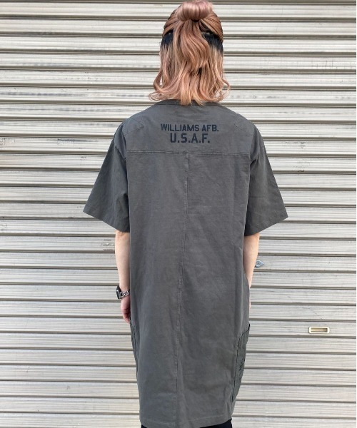 AVIREX（アヴィレックス）の「AVIREX/アヴィレックス/L-S/S FADE WASH POCK（ワンピース・レディース・オレンジ/オリーブ/オフホワイト/チャコール・FREE）」の13枚目の写真