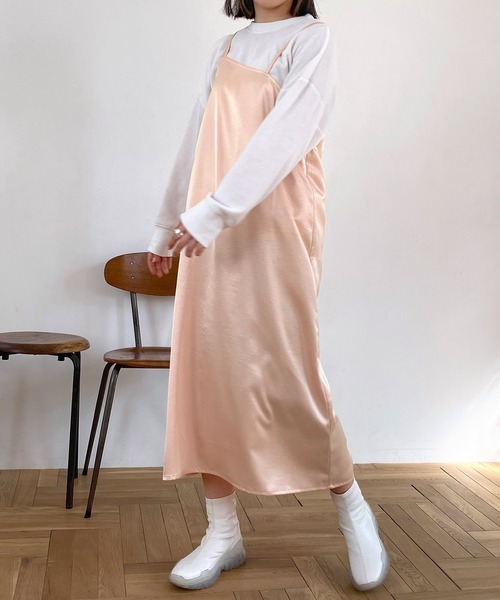 mimi toujours（ミミトゥジュール）の「ワンピース キャミソール サテン omom×mimi toujours（ワンピース・レディース・サーモンピンク/ベージュ・M）」の16枚目の写真