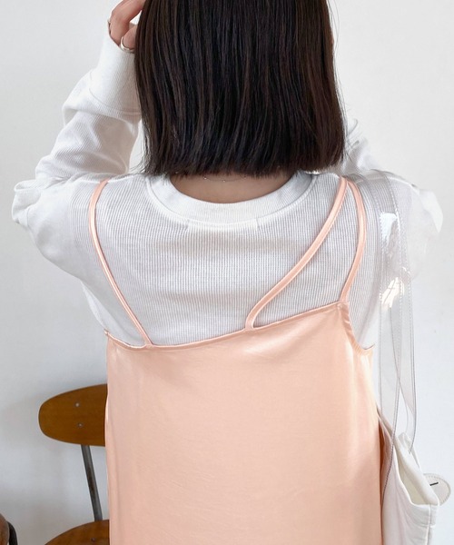 mimi toujours（ミミトゥジュール）の「ワンピース キャミソール サテン omom×mimi toujours（ワンピース・レディース・サーモンピンク/ベージュ・M）」の6枚目の写真