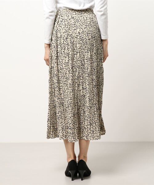 Bab（バブ）の「【WEB限定】モノトーンレオパードプリーツスカート