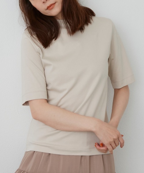 Libra Cue(リブラ キュー)の「ボトルネックプルオーバー(Tシャツ/カットソー・レディース・ベージュ/ブラック/ネイビー・FREE)」の1枚目の写真