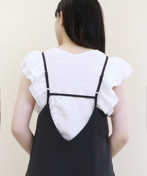 Monocoro toppi(モノコロトッピ)の「Vネックショルダーダブルフリル ノースリーブトップス(Tシャツ/カットソー・レディース・ブラック/オフホワイト/ピンク系その他/グレイッシュベージュ・M)」の7枚目の写真