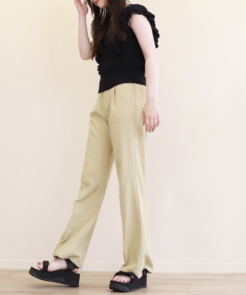 Monocoro toppi(モノコロトッピ)の「Vネックショルダーダブルフリル ノースリーブトップス(Tシャツ/カットソー・レディース・ブラック/オフホワイト/ピンク系その他/グレイッシュベージュ・M)」の16枚目の写真