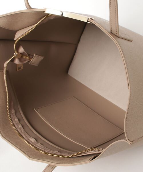 Perfect Suit FActory（パーフェクトスーツファクトリー）の「金具付きト－トバッグ　ベージュ/カーキ/ブラック（トートバッグ・レディース・カーキ/ベージュ/ブラック・FREE）」の18枚目の写真