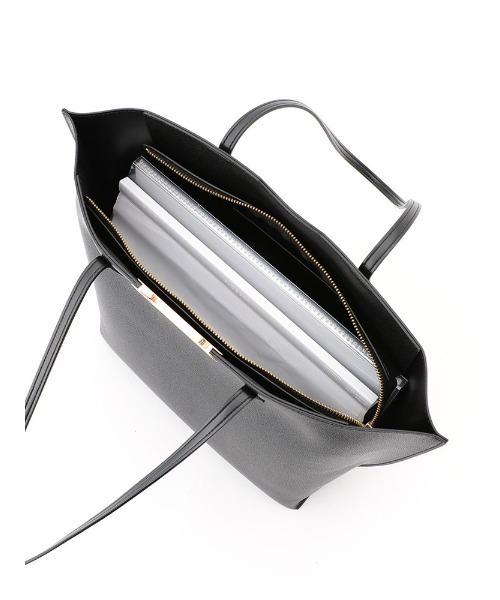 Perfect Suit FActory（パーフェクトスーツファクトリー）の「金具付きト－トバッグ　ベージュ/カーキ/ブラック（トートバッグ・レディース・カーキ/ベージュ/ブラック・FREE）」の19枚目の写真