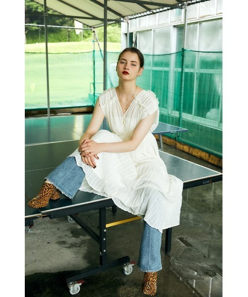 MOUSSY（マウジー）の「W DEEP V/N ドレス（ワンピース・レディース・アイボリー/ブラック/オレンジ・1/2）」の12枚目の写真