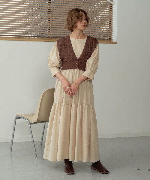 Bab（バブ）の「【WEB限定】ボリュームスリーブティアードワンピース（ワンピース・レディース・ダークブラウン/ベージュ/ブラウン・M）」の4枚目の写真